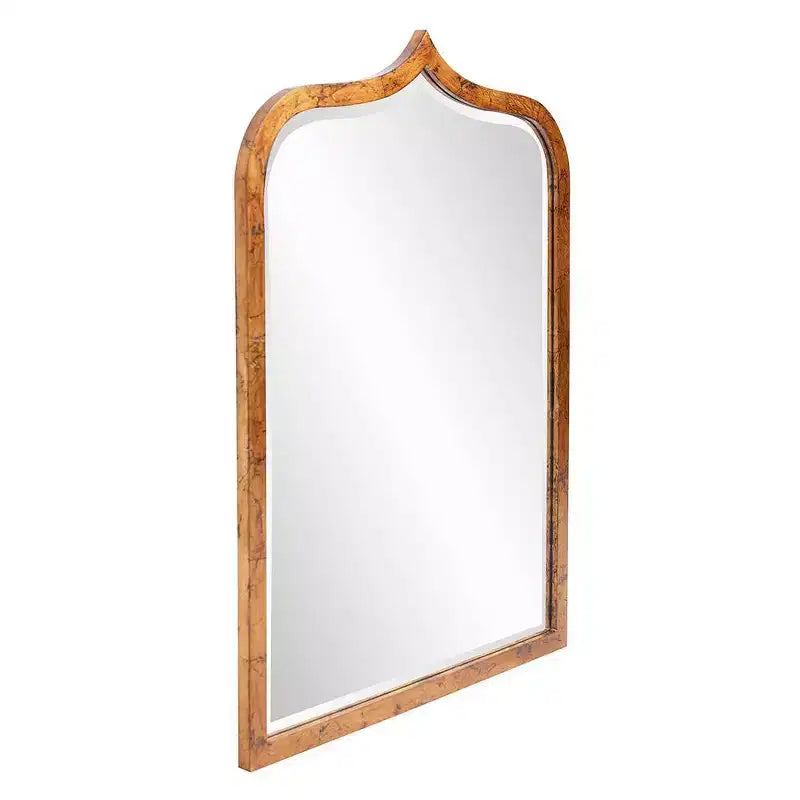 Espejo de pared con marco de madera arqueado de 24"x32" con acabado dorado antiguo y cristal biselado