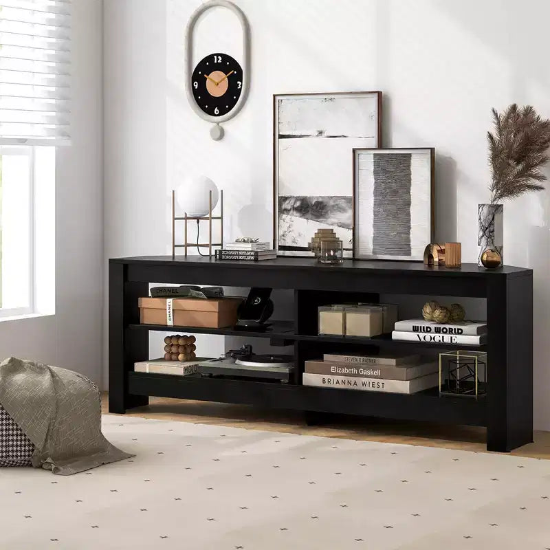 Mueble esquinero para TV de 3 niveles con toma de corriente y 4 estantes abiertos, para televisores de hasta 65 pulgadas